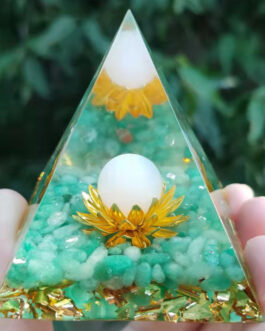 Crystal Ball Gravel Epoxy Resin Pyramid